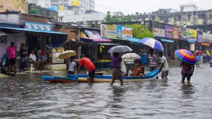 मुसळधार पावसाचा अमरनाथ यात्रेला फटका; यात्रा दुसऱ्या दिवशीही स्थगित, महामार्ग पडले बंद