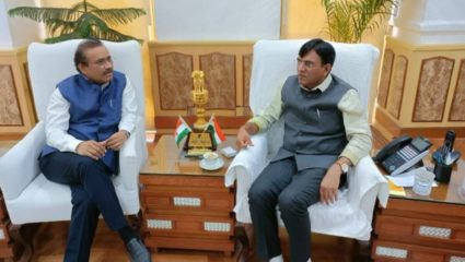 ‘कोरोनाच्या दोन लसींतील अंतर कमी करा’ राजेश टोपे यांची केंद्रीय आरोग्य मंत्र्यांकडे मागणी