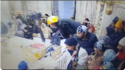 ग्रील ओलांडून यूपीतील तरुण गुरु पोहोचला ग्रंथसाहिबजवळ, उचलली किरपाण; लोकांनी केली बेदम मारहाण, तरुणाचा मृत्यू
