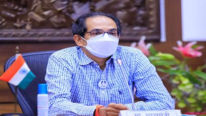 मुख्यमंत्र्यांच्या विरोधात सोशल मीडियावर आक्षेपार्ह पोस्ट टाकणाऱ्याला शिवसैनिकांनी दिला जोरदार चोप, जळगाव जिल्ह्यातील दुसरी घटना