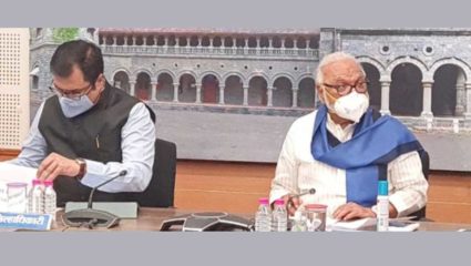 जिल्ह्यात काेराेना नियंत्रणात पर्यटनस्थळे, वसतिगृहे सुरू हाेणार : पालकमंत्री