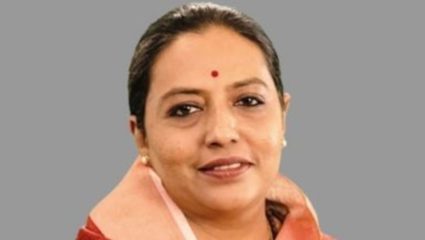 आधी नेपाळ, नंतर केरळ, अखेर भातुकलीचा निरंजन परतणार पुन्हा अमरावतीच्या मातीत ; पालकमंत्री यशोमती ठाकुरांनी केली व्यवस्था