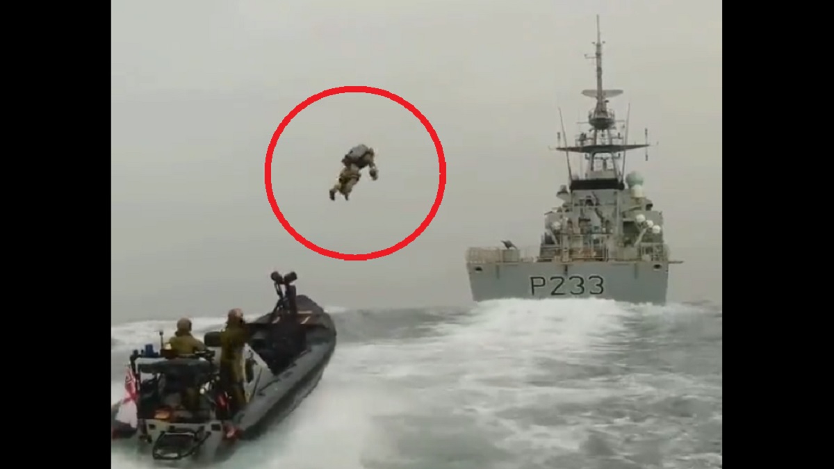 Unbelievable Video Soldier Flew From One Ship To Another The Idea Of %e2%80%8b%e2%80%8ba Jetpack Is Real Nrvk