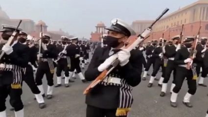 बघा..भारतीय नौदलाच्या सैनिकांचं संगीत प्रेम! परेडच्या रिहर्सलमध्ये चित्रपटाचं गाणं वाजवून वेधलं सगळयांच लक्ष