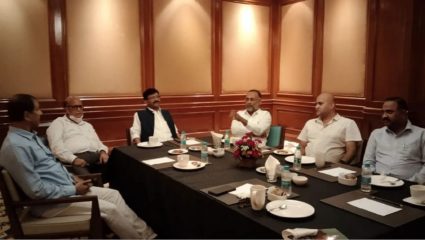 आता गोव्यातही महा आघाडी, संजय राऊत यांच्या गोव्यातील विरोधी पक्षांच्या नेत्यांसोबत बैठका