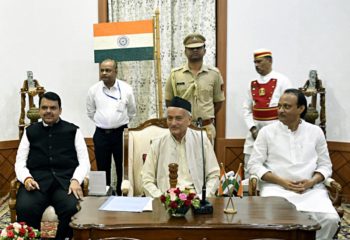 राज्यपाल भगतसिंह कोश्यारी, मुख्यमंत्री उद्धव ठाकरे, उपमुख्यमंत्री अजित पवार, विरोधीपक्ष नेते देवेंद्र फडणवीस आज एकाच व्यासपीठावर