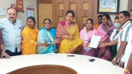 कोरेगाव नगरपंचायतीच्या नगराध्यक्षपदी दीपाली बर्गे