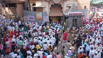Video : कोरोनाचे संकट सरले, विठूरायाचे दर्शन झाले; पंढरीत तीन लाख भाविकांच्या उपस्थितीत माघवारी सोहळा