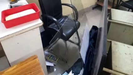 रात्री डी.जे. वाजवण्यास मज्जाव का म्हणून केला चक्क शेगावच्या पोलीस ठाण्यावर हल्ला….
