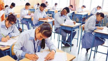 12वीच्या परीक्षेनंतर आता 10 च्या प्रश्नपत्रिकेतही चूक, संपूर्ण गुण मिळावेत विद्यार्थ्यांची मागणी
