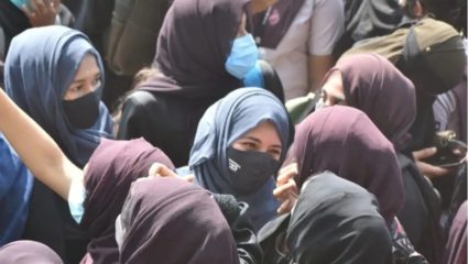 इराणमध्ये प्रथमच हिजाबविरोधी निदर्शनं करणाऱ्याला देण्यात येईल फाशी, तेहरान न्यायालयाचा निर्णय