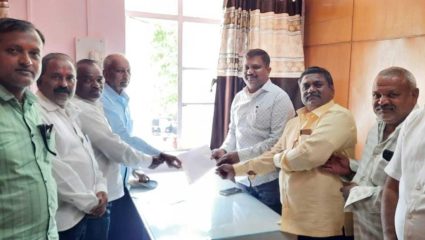 वडगाव गावठाणात रस्ता सुरू करा, अन्यथा…; शेतकऱ्यांचा इशारा