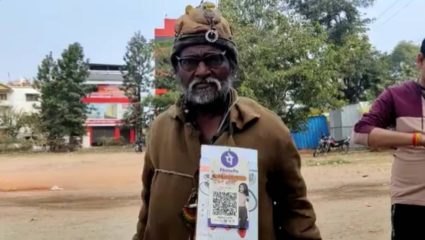 ‘या’ कारणामुळे छिंदवाड्याचा भिकारी QR कोड वापरून मागतो भीक