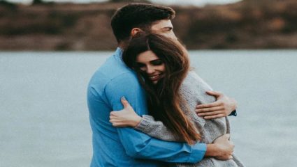 जादूची झप्पी अवघ्या २० सेकंदात पळवते मानसिक आजार, कसं ते जाणून घ्या