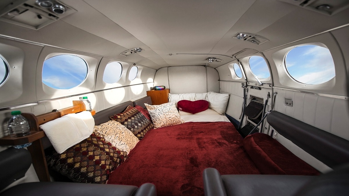American Airline Love Cloud Offering People To Have S E X On Board Says It Keeps Couples From Divorcing Nrvb