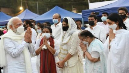 संगीत विश्वातल्या दैवताला मान्यवरांकडून अखेरची मानवंदना