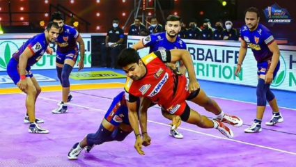 दबंग दिल्लीने बंगळुरू बुल्सचा पराभव करून अंतिम फेरी गाठली, २५ फेब्रुवारीला पाटणा पायरेट्सशी होणार  मुकाबला 