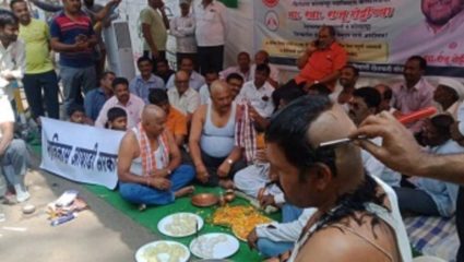 …म्हणून ‘स्वाभिमानी’ने घातलं महाविकास आघाडी सरकारचं बारावं; मुंडणही केलं