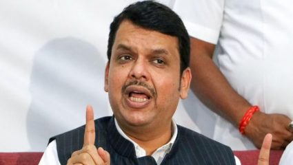 कोणताही निर्णय परस्पर जाहीर करू नका, फडणवीसांनी अब्दुल सत्तारांना सुनावले