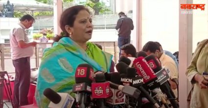 DEVAYANI FARANDE | स्क्राप घालून चित्रपट पाहायला गेलेल्या महिलांना पोलिसांनी स्क्रॅप उतरायला लावला