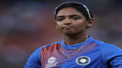 टीम इंडियाची पडली चौथी विकेट, हरमनप्रीत कौर १४ धावा करून बाद; स्कोअर १११/४