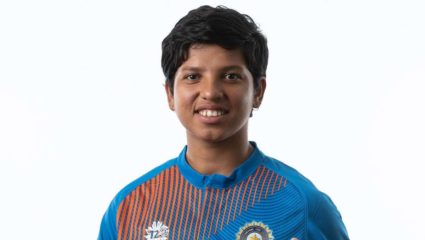 विश्वचषकात निवड झालेल्या ऋचा घोषच्या वडिलांनी आपल्या मुलीला क्रिकेटर बनवण्यासाठी व्यवसाय केला बंद 