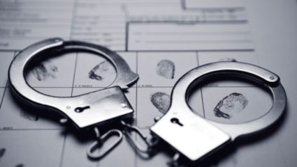 तब्बल बावीस वर्षे लपून असलेल्या आरोपीला न्यायालयाने सुनावली जन्मठेपेची शिक्षा, बापाचा राग मुलावर काढत कुऱ्हाडीने केली होती हत्या
