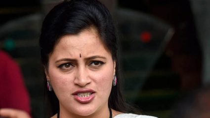 “आता फक्त पाणी बंद केलं आहे, यापुढे दाण्यालाही तरसाल…; नवनीत राणांची पाकिस्तानला धमकी