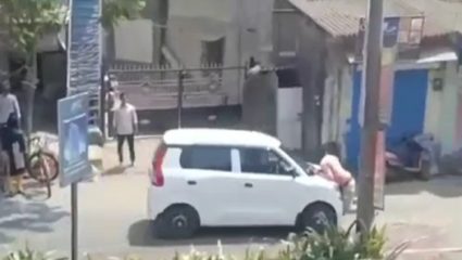 आधी रस्त्यावर घातला राडा, मग गाडीने तरूणाला नेलं फरफटत; कल्याणमध्ये दोन तरूणांचा ड्रामा मोबाईलमध्ये कैद