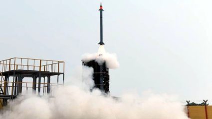 भारताचं ‘हे’ क्षेपणास्त्र २४४८ किलोमीटर प्रति तास वेगानं शत्रूवर करणार हल्ला, १०० किलोमीटरच्या रेंजमध्ये येणाऱ्या शत्रूच्या वाहन, विमान, ड्रोन किंवा क्षेपणास्त्राला करू शकतं नष्ट