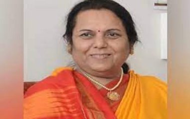 Neelam Gorhe : ‘मांडवलीसाठी नीलम गोऱ्हेंनी 25 लाख मागितले’, ठाकरे गटाच्या आमदाराचा खळबळजनक आरोप