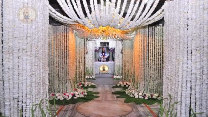 आमलकी एकादशी निमित्त माऊलीच्या गाभाऱ्यात मोगरा फुलला!