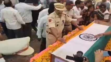 कासारवाडीचे सुपुत्र शहीद विठ्ठल खांडेकर यांना अखेरचा सलाम; शासकीय इतमामात अंत्यसंस्कार
