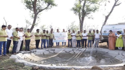 बारामतीत एन्व्हॉर्यमेंटल फोरमच्या वतीने पाणवठ्यास पाणी सोडण्यास प्रारंभ