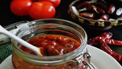 सॉस सोडा आता टोमॅटो-खजूराची ‘ही’ चटपटीत चटनी बनवा; कोणत्याही स्नॅक्सला देईल टेस्टी ट्विस्ट