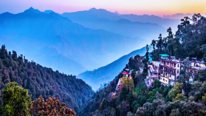 गर्मीत मसूरीच्या थंडगार डोंगररांगांमध्ये घालवा वेळ; खूपच रम्य आहे हे उत्तराखंडच्या कुशीतलं हिलस्टेशन