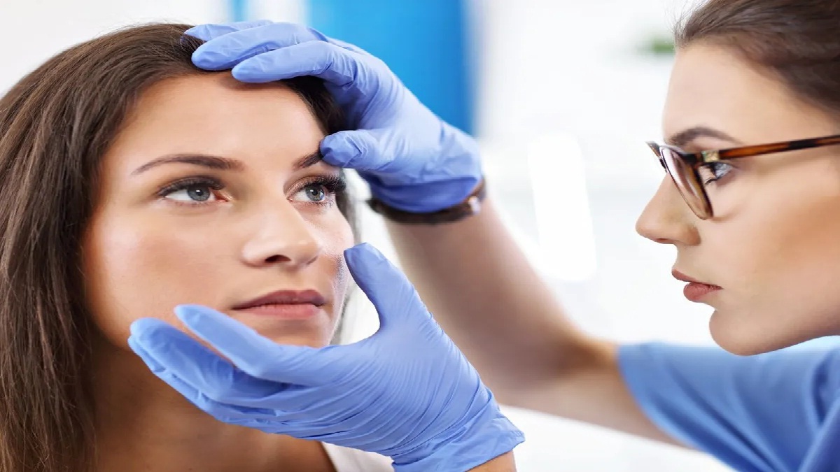 डोळ्यांमध्ये दिसतात ‘या’  गंभीर आजारांची लक्षणं; असा बदल दिसल्यास वेळीच घ्या डॉक्टराचा सल्ला