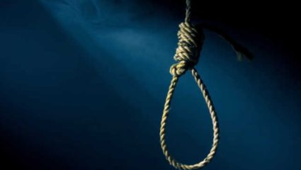 उत्तूर येथे एका व्यक्तीची गळफास लावून आत्महत्या