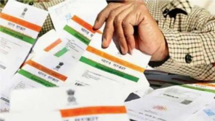 बदलापुरात शिवसेनेतर्फे आधारकार्ड शिबिराचे आयोजन; एरंजाड येथे मोफत आधार कार्ड नोंदणीसाठी नागरिकांचा प्रचंड प्रतिसाद