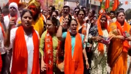अमरावतीत रवी राणा यांच्या निवास्थानाबाहेर शिवसेनेचं आंदोलन