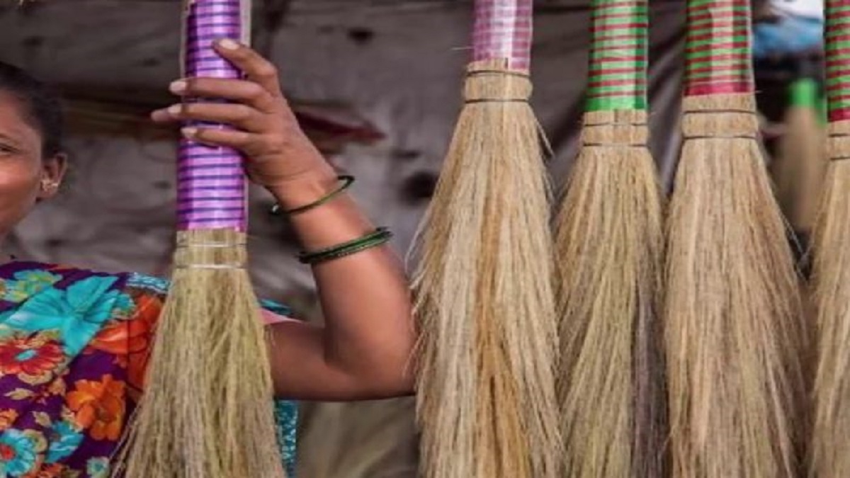 Old Brooms Increase Negativity In The House Know The Rules Of Architecture Nrab