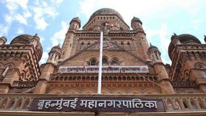 अतिक्रमणामुळे मीठी नदी पुनरुज्जीवन प्रकल्प रखडला; टप्पा – २ चे आतापर्यंत १५ टक्केच काम पूर्ण