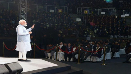 ‘परीक्षा पे चर्चा’ कार्यक्रमात पंतप्रधान नरेंद्र मोदींनी थेट मुद्द्याला घातला हात, विचारलं ‘ऑनलाइन अभ्यास करता की रिल्स पाहता ?’