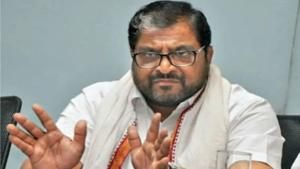 शासनाच्या आदेशाला ऊसाच्या सरीत गाडून टाकू हिम्मत असल्यास आडवून दाखवा; खा. राजू शेट्टींचा हल्लाबोल