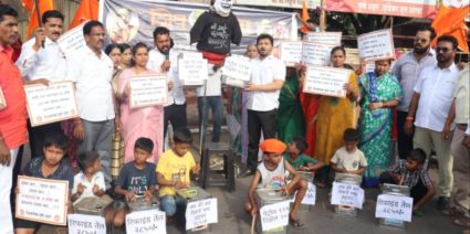 शिवसेनेच्या वतीने गॅस सिलेंडरला फाशी देऊन महागाईचा निषेध