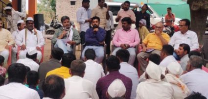 ग्रीनफिल्ड प्रोजेक्टच्या भूसंपादनाबाबत येणाऱ्या विविध अडचणी सोडवण्यासाठी रोहित पवारांनी अधिकाऱ्यांना सोबत घेऊन केलं शेतकऱ्यांना मार्गदर्शन!
