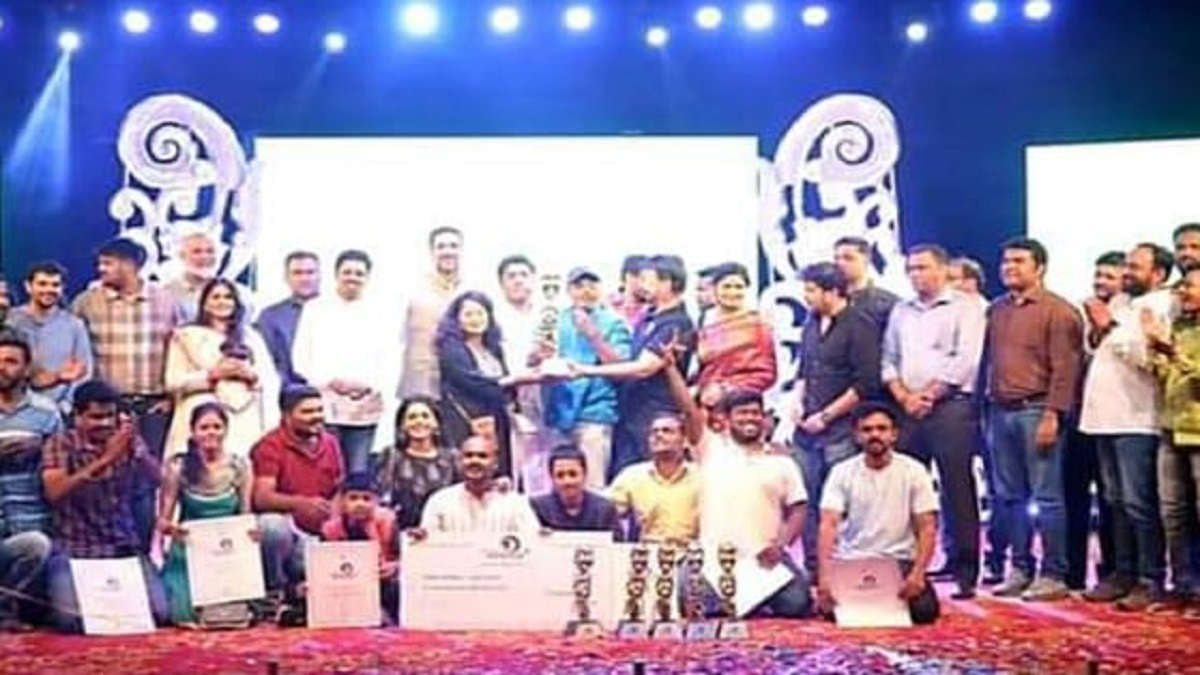 अहमदनगर महाकरंडक’मध्ये ‘अऽऽऽय…!’ ठरली सर्वोत्कृष्ट एकांकिका; वेबसिरीजचा बटबटीतपणा नाटकात आणू नका – कुळकर्णी