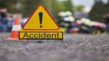 ऊसतोड कामगारांना नेणाऱ्या ट्रकचा अपघात, 30 हून अधिक जखमी, तिघं गंभीर
