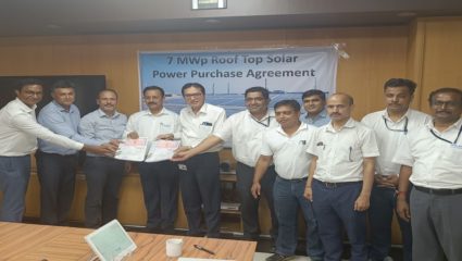 टाटा मोटर्स आणि टाटा पॉवरची भागीदारी; पुण्यामध्ये ७ एमडब्ल्यूपी क्षमतेचा सोलर रुफटॉप एक्सपान्शन प्रोजेक्ट उभारणार