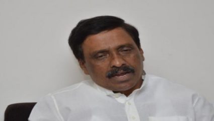 आज मुख्यमंत्र्यांचा माईक ओढला, उद्या आणखी काही ओढतील, विनायक राऊतांचे शिंदेंवर टिकास्त्र